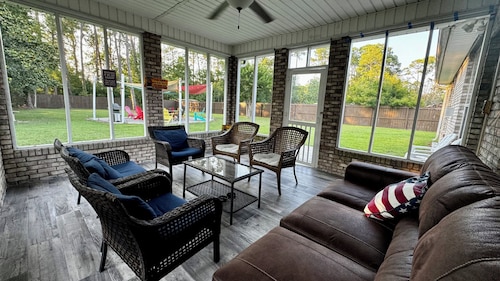 GaMe RoOm, Sleep 12, Colorful Back Yard, Beach(A)