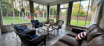 GaMe RoOm, Sleep 12, Colorful Back Yard, Beach(A)