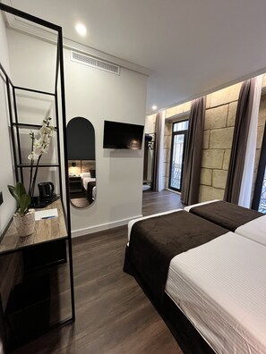 Doppia Premium | Minibar, cassaforte in camera, una scrivania, tende oscuranti