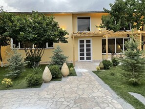 Exterior - Villa Quattro - Comfortable Villa with open pool (Jrvezh)