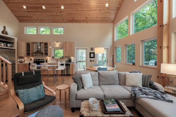 Smart TV, DVD player, books, offices