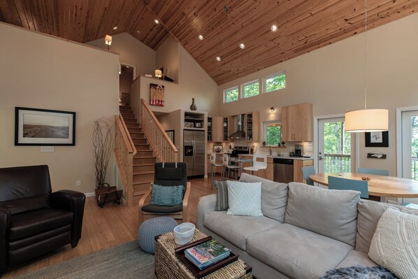 Smart TV, DVD player, books, offices