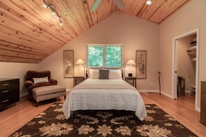 4 quartos, escrivaninha, ferros/tábuas de passar roupa