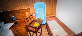 Cottage With Jacuzzi and Fireplace in the Room