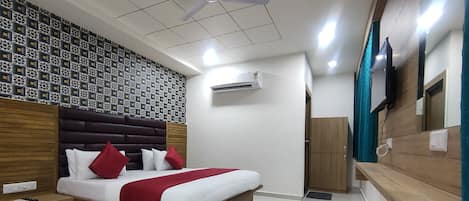 Classic Room | Desk, free WiFi, bed sheets