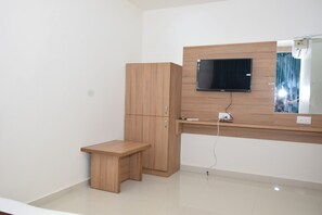 Classic Room | Desk, free WiFi, bed sheets - Hotel Millennium (Ahmedabad)