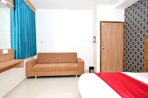 Kamar Klasik | Meja kerja, Wi-Fi gratis, dan seprai linen