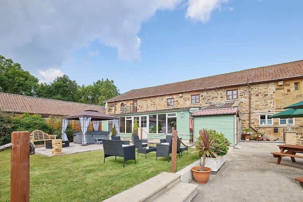 The Arches Country House, Brotton - Host & Stay