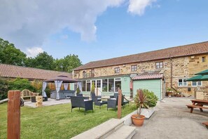 Outdoor dining - Host & Stay | The Arches Country House (Saltburn-by-the-Sea)