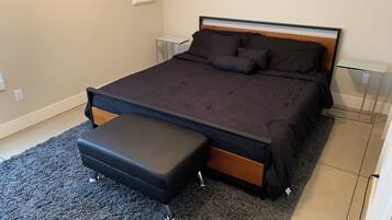 3 habitaciones, tabla de planchar con plancha, wifi y ropa de cama