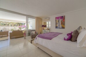 3 chambres, fer et planche à repasser, lit de bébé portatif