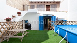A patio area with a pool table, a barbecue grill, and a wooden table. - 3 bedrooms ground floor, large terrace and pool, near the beach. (Can Picafort)