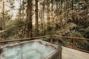 Cabin, 3 Bedrooms | Outdoor spa tub