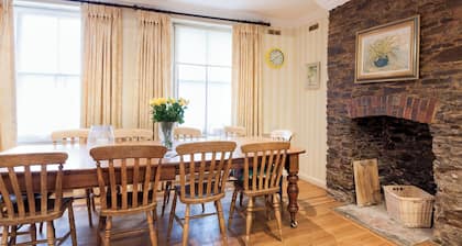 4 bedroom accommodation in Market, Clarence & Sandquay