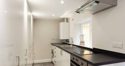 4 bedroom accommodation in Market, Clarence & Sandquay