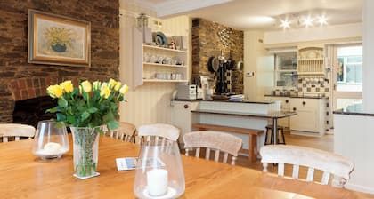 4 bedroom accommodation in Market, Clarence & Sandquay