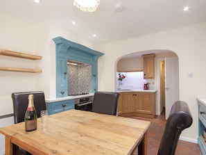 Dining - 2 bedroom accommodation in Buckley St (Buckley St)