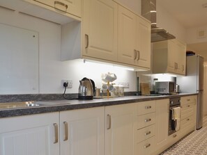 Dishwasher, high chair - 3 bedroom accommodation in Troutbeck Bridge (Troutbeck Bridge)