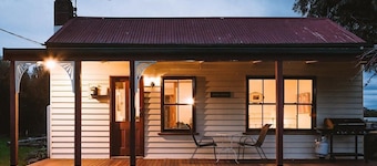 Sunset Cottage by the Bay, With Fire, Pet Friendly