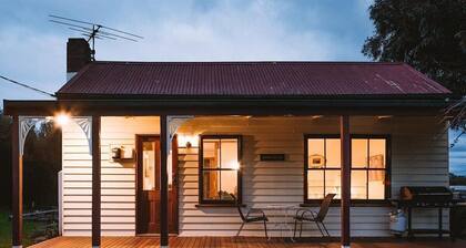 Sunset Cottage by the Bay, With Fire, Pet Friendly