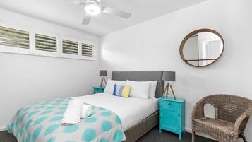 4 bedrooms, iron/ironing board, WiFi, bed sheets