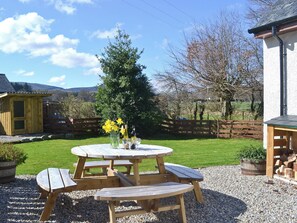 Outdoor dining - North Lodge Gate House (Muir of Ord)