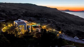 المنشأة من الخارج