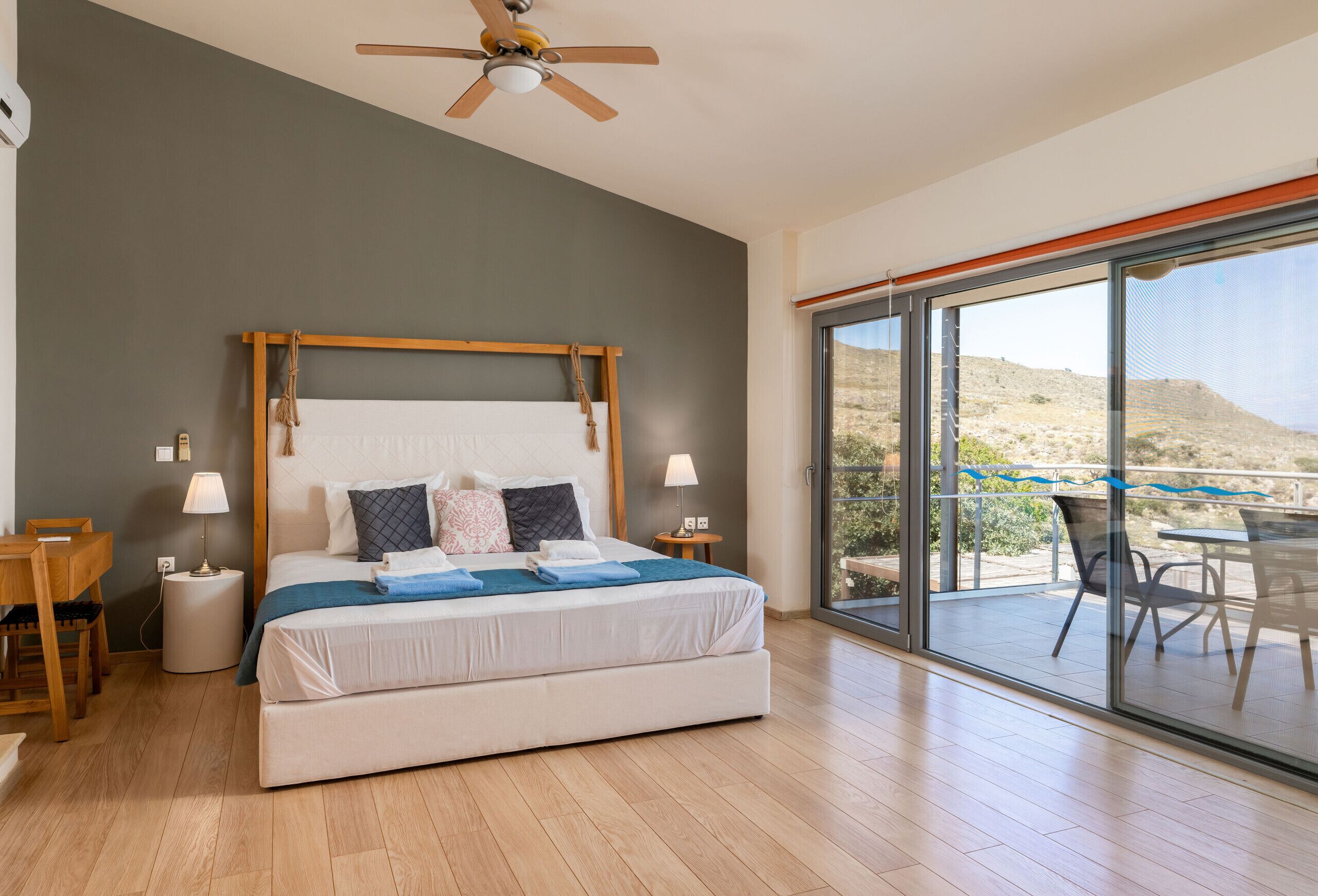 6 chambres, fer et planche à repasser, lit parapluie, Wi-Fi gratuit