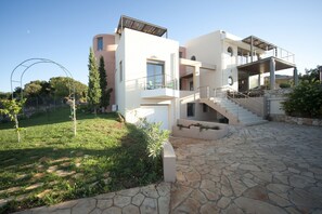 Exterior - Villa Serenity - With Private Heated Pool (Gerani)