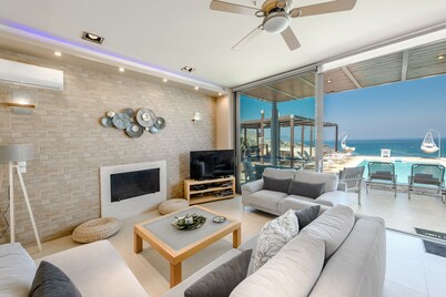 Villa Serenity - With Private Heated Pool