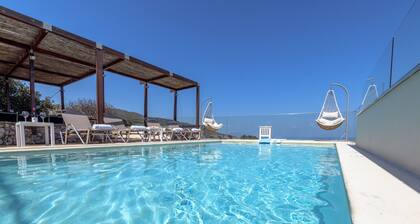 Villa Serenity - With Private Heated Pool