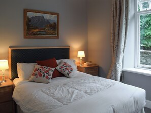 3 bedrooms, free WiFi, bed sheets - 3 bedroom accommodation in Bowness on Windermere (Bowness on Windermere)