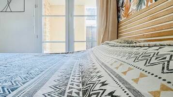 1 habitación, tabla de planchar con plancha, wifi gratis y ropa de cama