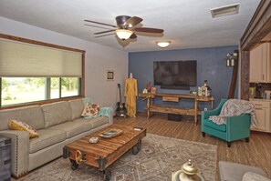 Smart TV, fireplace, books, offices