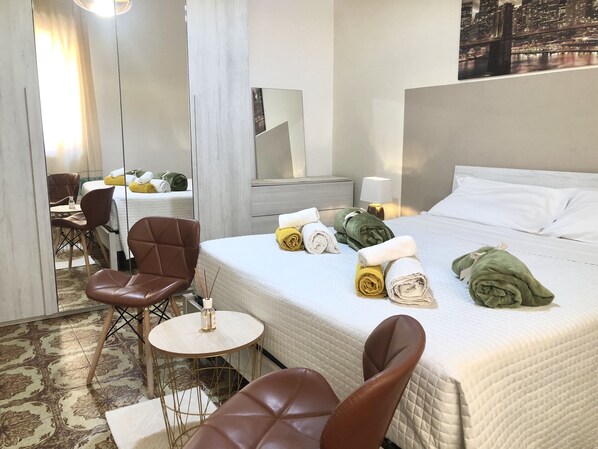 Shared Dormitory, 2 Bedrooms | 2 bedrooms - City Bb Chic Room With Shared Bathroom (Castelsardo)