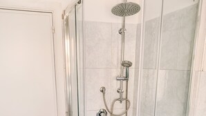 Dormitorio compartido, 2 habitaciones | Baño