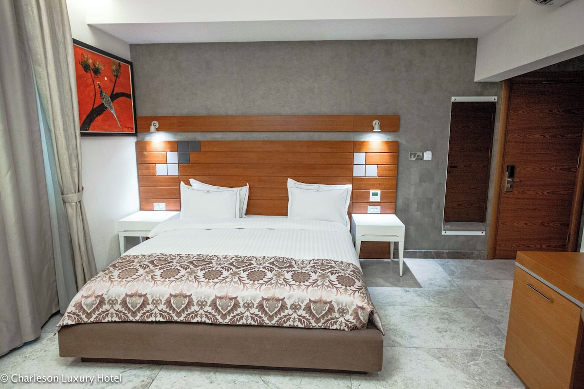 Estúdio luxo | Lençóis italianos Frette, roupas de cama premium, camas Tempur-Pedic