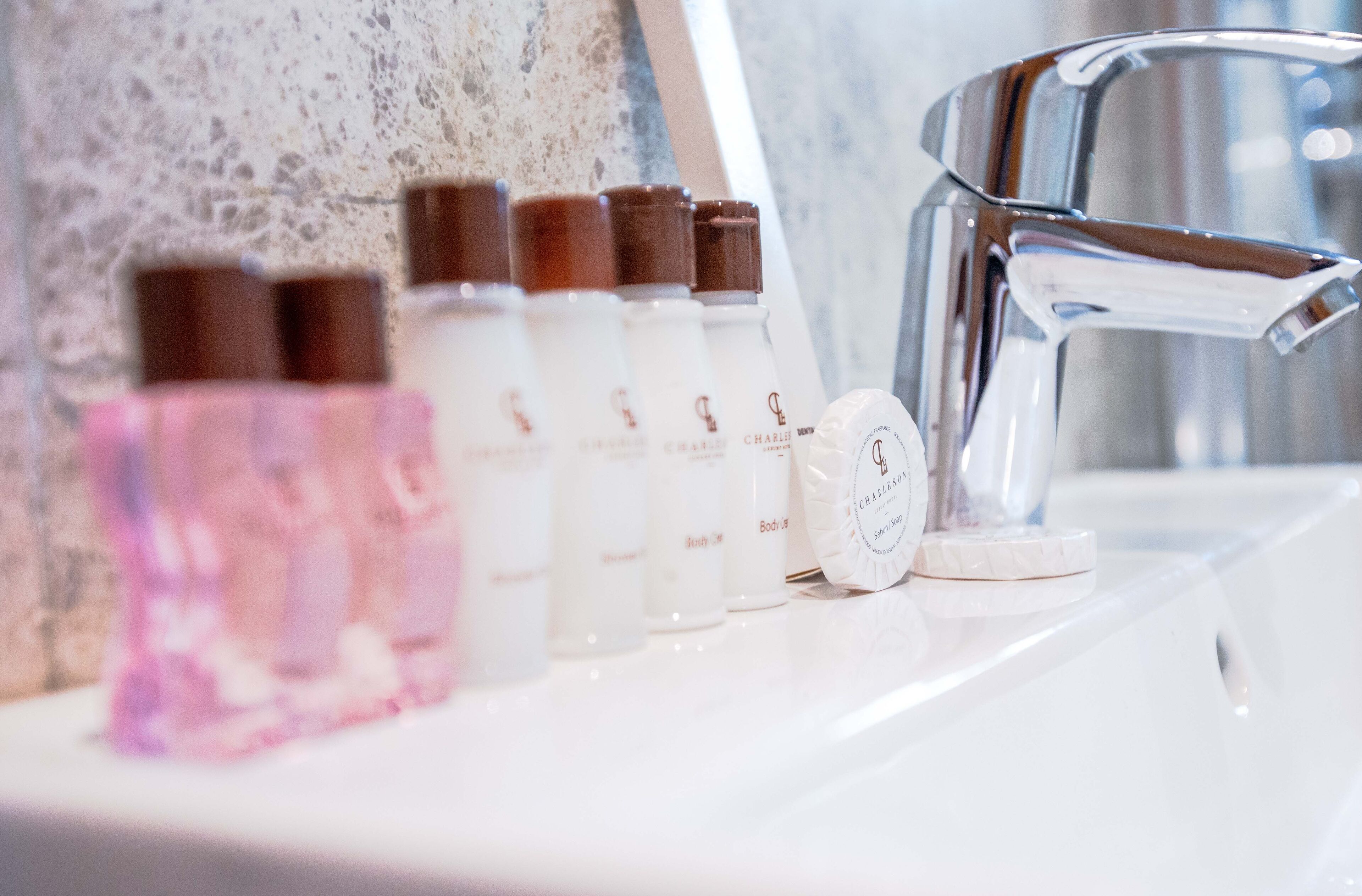 1 bedroom, frette italian sheets, premium bedding, tempur-pedic beds