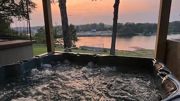 Bain à remous extérieur