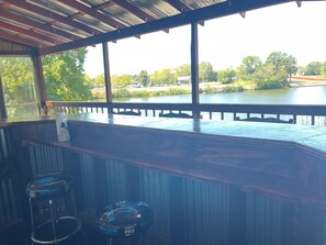 Bar (in der Unterkunft)