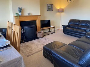 TV, fireplace - 3 bedroom accommodation in Ambleside (Ambleside)