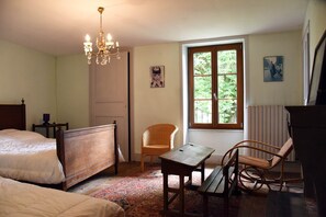 1 soverom, strykejern/-brett, barnesenger og wi-fi (inkludert)