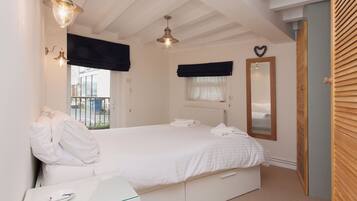 1 bedroom, bed sheets