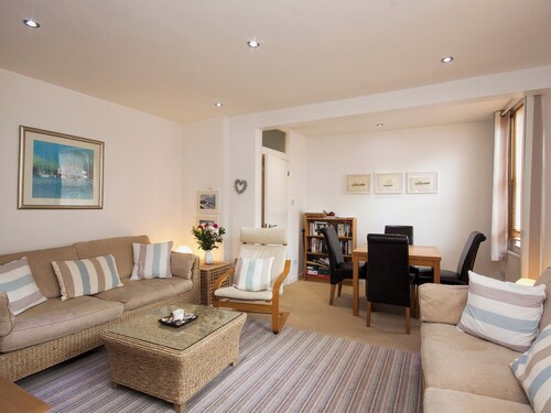 Snugglers Cove Apt 2