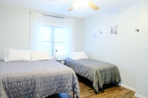 2 bedrooms, desk, iron/ironing board, WiFi