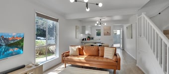 Townhouse - High Speed NBN and walk to everything