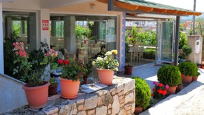 Property entrance - Aleksander Apartments (Ksamil)