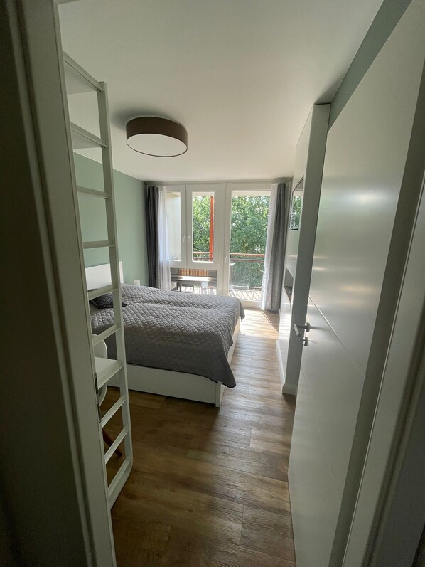 2 bedrooms, free WiFi, bed sheets - WORTH A LOOK! Apartment with extras (Wunstorf)