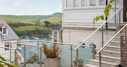 4 bedroom accommodation in Devon Road