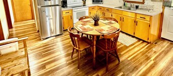 Horse Lover's Hideaway - cabin located near mountain and river activities!